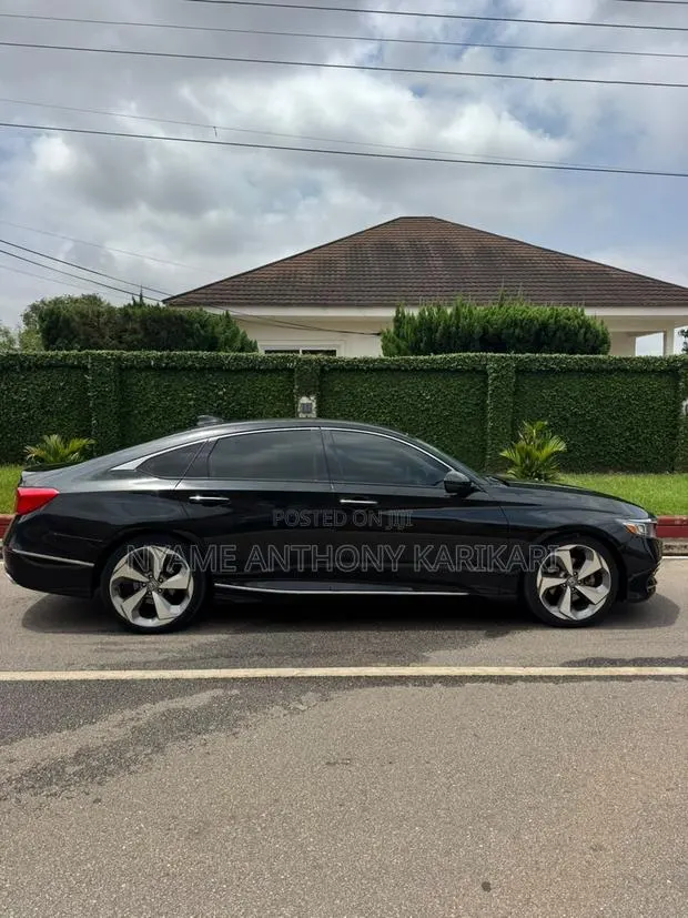 Honda Accord Touring 2018 Black · Photo 1