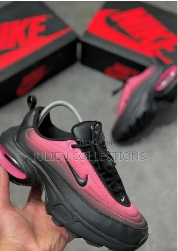 Nike Air Max Portal Trainers · Photo 1