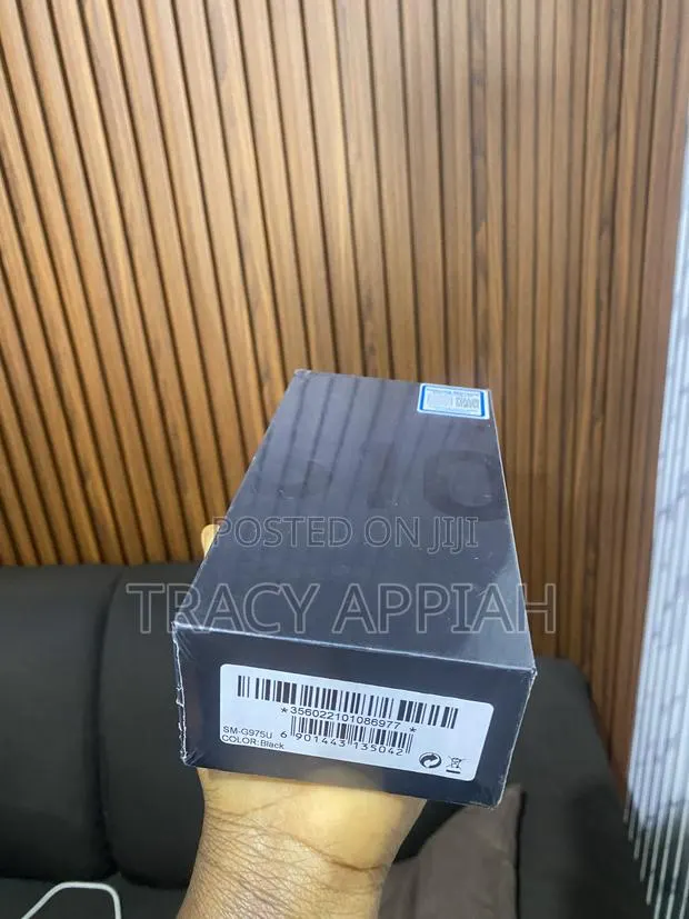 New Samsung Galaxy S10 128 GB Black · Photo 1