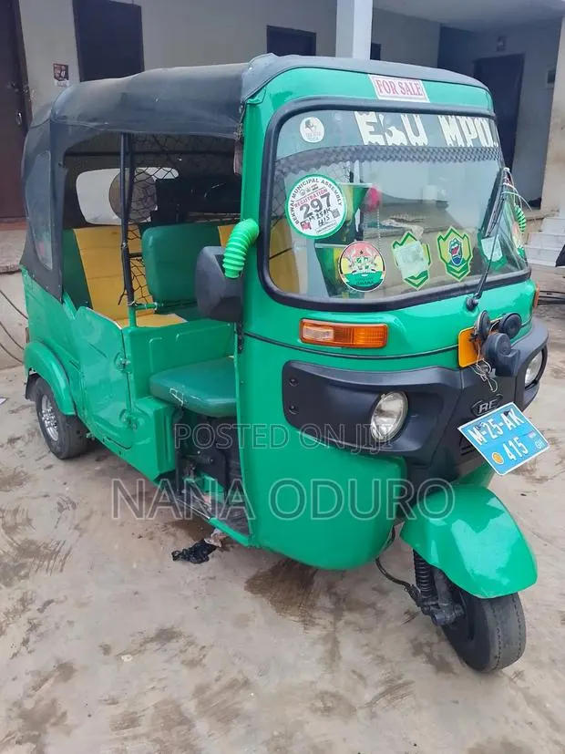 Bajaj RE 2022 Green · Photo 1