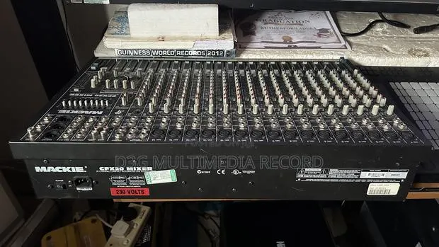Mackie 20ch Mixer · Photo 1