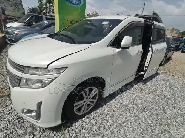 Nissan Elgrand SV Premium 2014 White · Photo 1