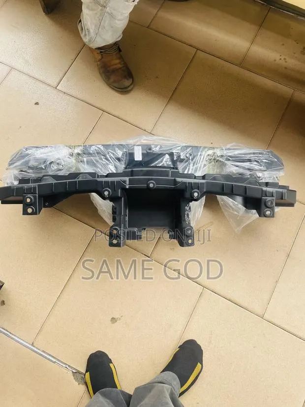 Honda CR-V 2020 2021 Front Grille Upper Bracket · Photo 1