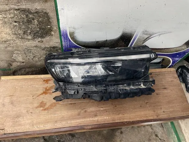 Jeep Grand Cherokee 2024 Headlight · Photo 1