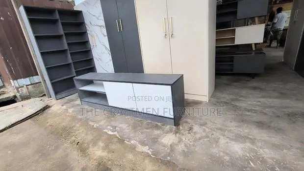 Foreign Wood Laminated TV Stand · Photo 1