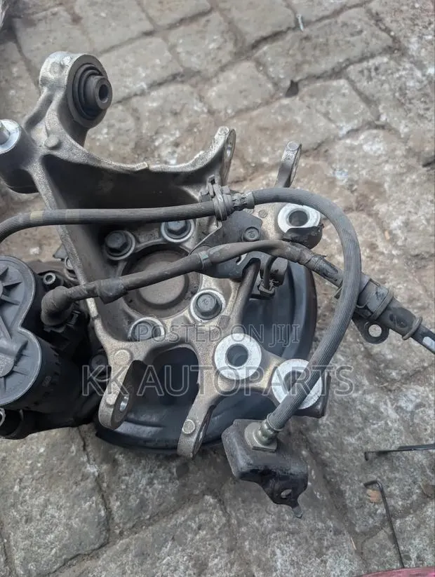 Honda Civic 2016,2017,2018,2019,2020,2021 Back Hub Complete · Photo 1