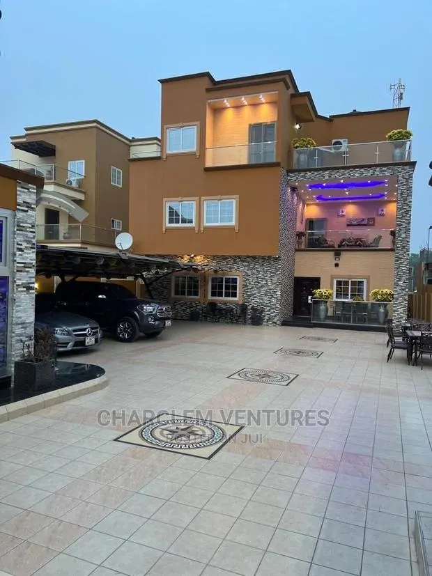 Furnished 6bdrm Duplex in East Legon for Sale · Photo 1