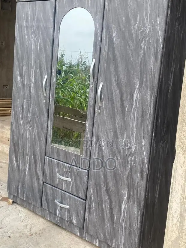 Wardrobe for Sale · Photo 1