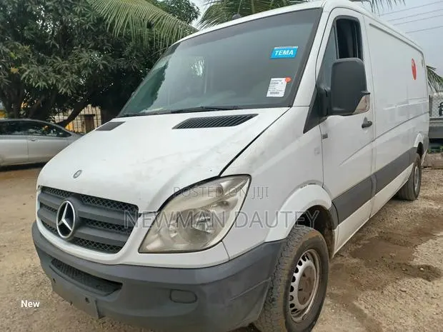 Mercedes-Benz Sprinter 2012 White · Photo 1