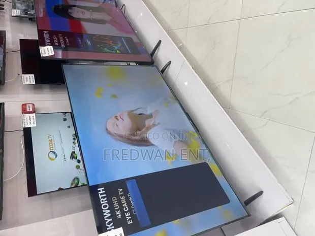 65 Inches Sky-Worth Smart Tv · Photo 1