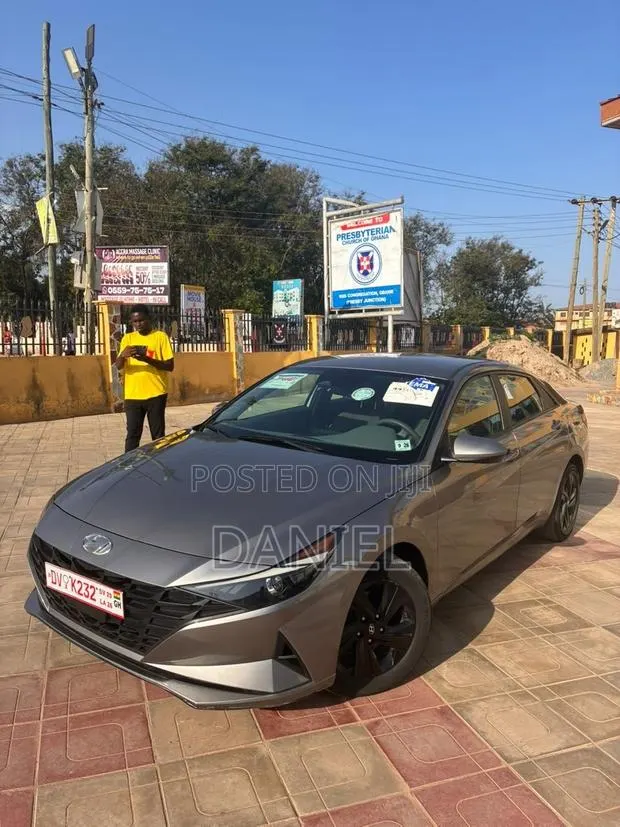 Hyundai Elantra SEL 2023 Gray · Photo 1