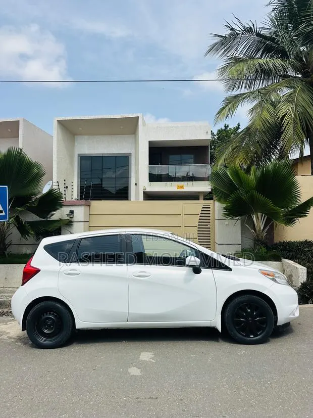 Nissan Versa 1.6 SV 2016 White · Photo 1