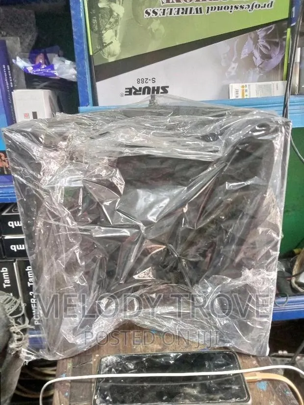 Two-Door Studio Microphone Shield · Photo 1