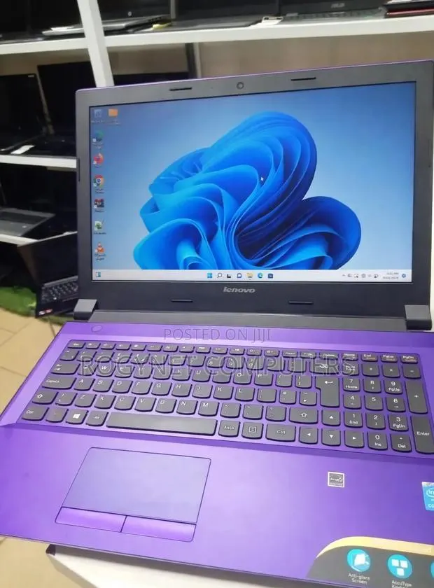 Laptop Lenovo IdeaPad 300 8GB Intel Core i3 HDD 500GB · Photo 1