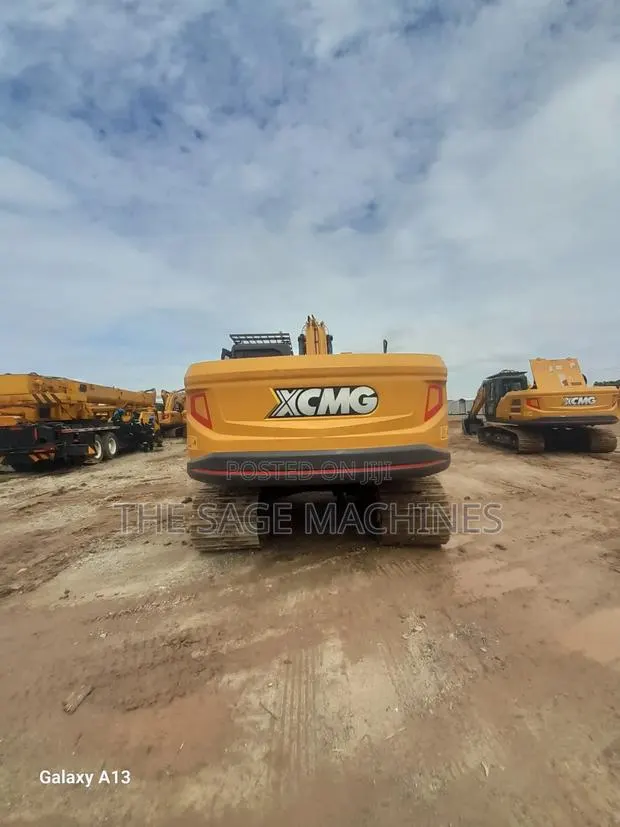 XCMG 215 Excavator for Sale · Photo 1