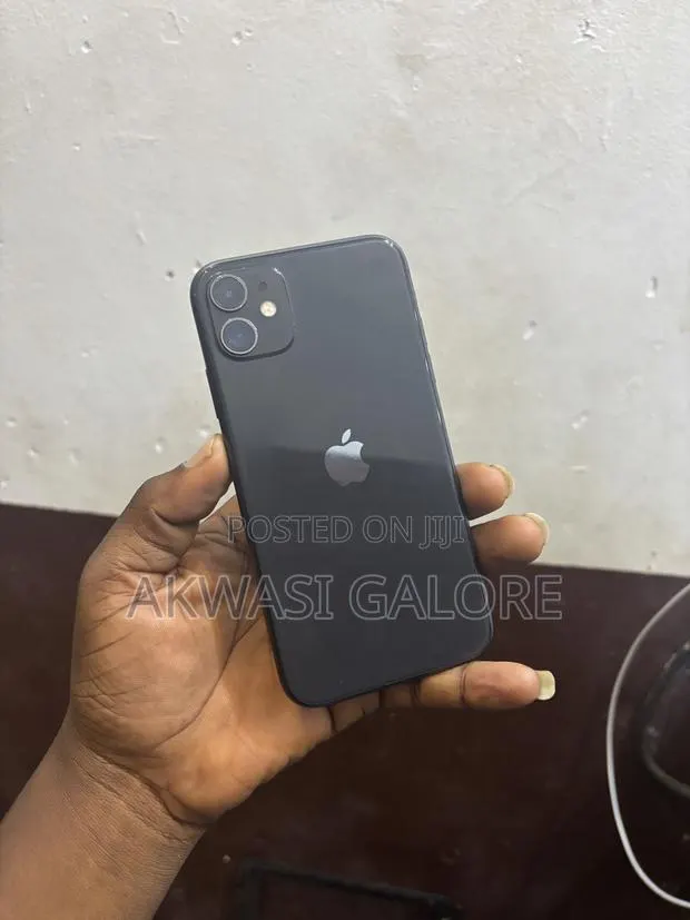 Apple iPhone 11 64 GB Black · Photo 1
