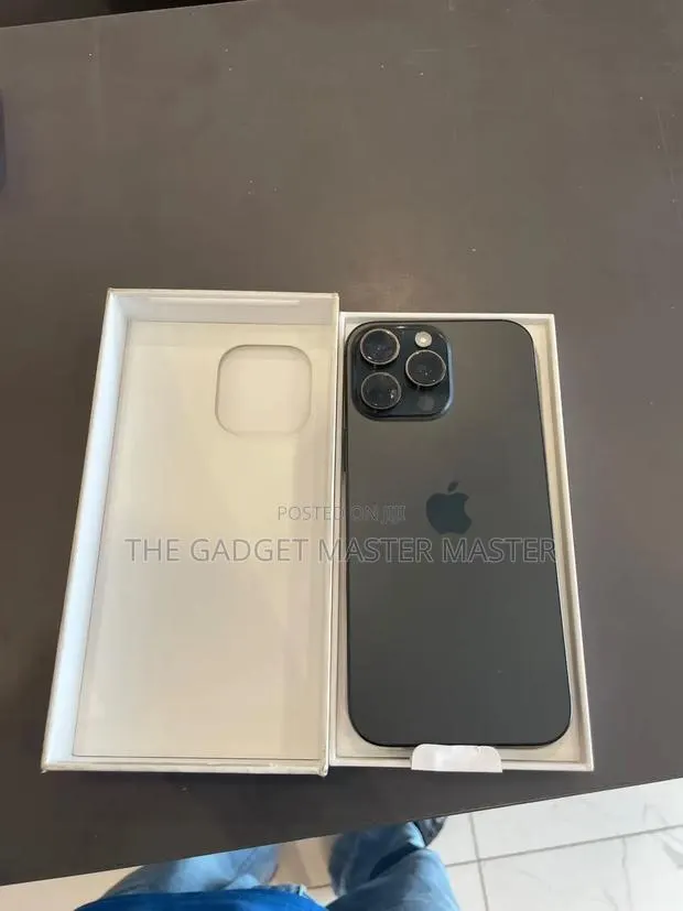 Apple iPhone 16 Pro Max 256 GB Black · Photo 1