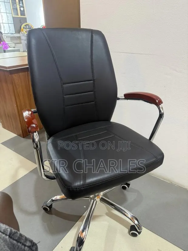 Leather Swivel Office Chair · Photo 1