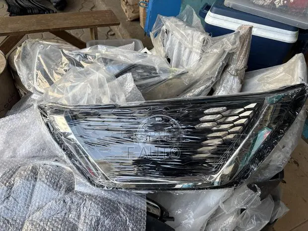 Nissan Qashqai 2017,2018,2019,2020 Front Shells (Grill) · Photo 1