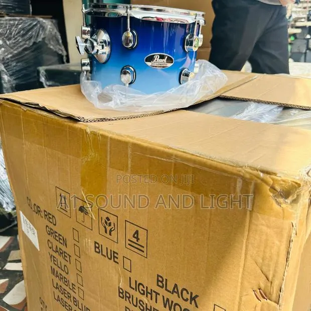 Pearl Roadshow 5 Pieces Complete Drum Set [3 Cymbals] · Photo 1