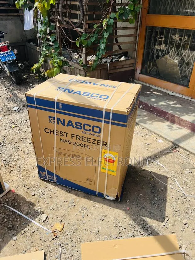 Less Expensive Chest Gold Color Freezer 150l · Photo 1