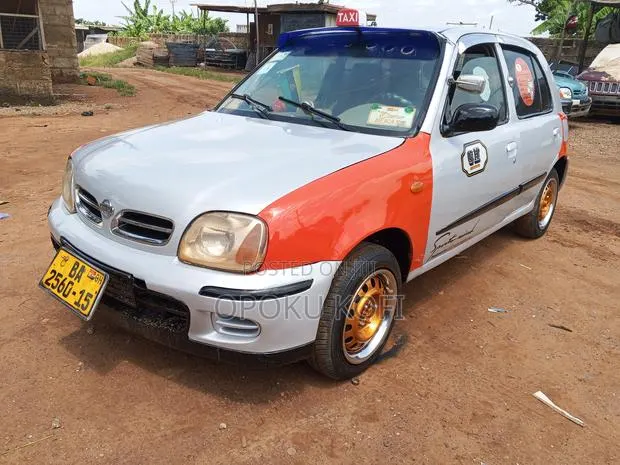 Nissan March 2002 Silver · Photo 1