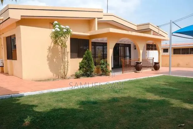 7bdrm House in Tema Sakumono for rent · Photo 1