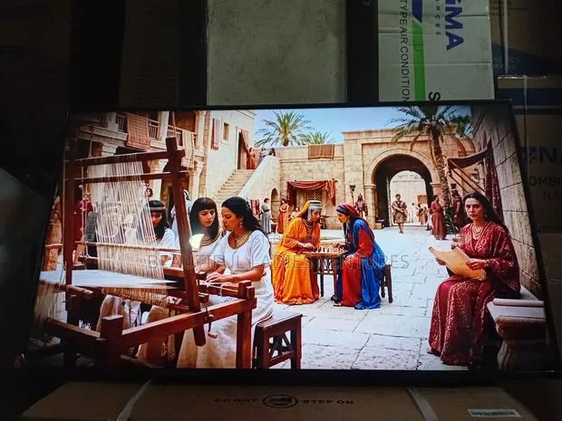 Samsung 43-Inch Full Hd Smart Television · Photo 1