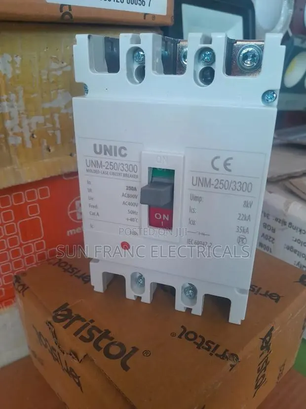 250a 3pole Moulded Case Circuit Breaker (Mccb) · Photo 1