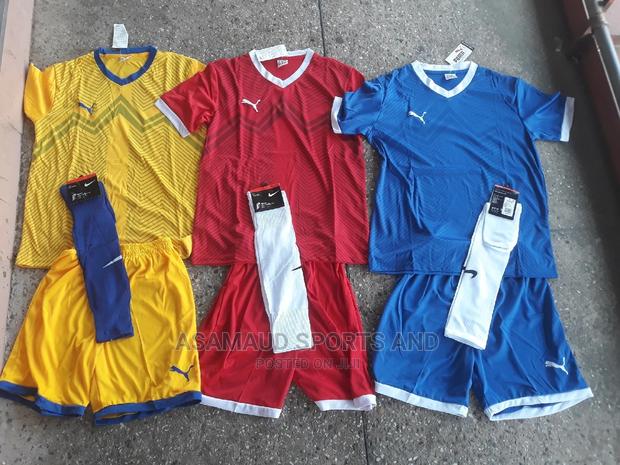 Original Set of Jersey With Holes at Cool Price · Photo 1