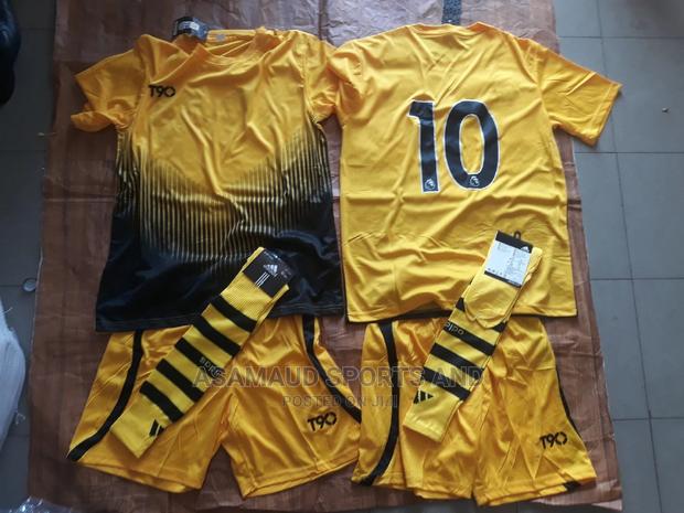Original Set of Jersey With Holes at Cool Price · Photo 2