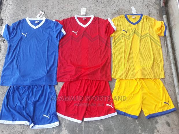 Original Set of Jersey With Holes at Cool Price · Photo 4
