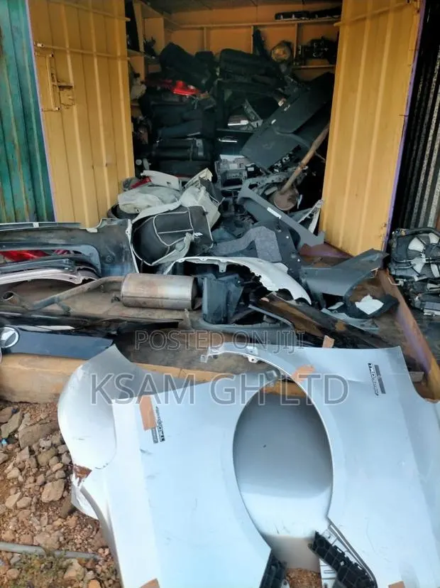 Toyota Voxy Top Cut 2008-2013 · Photo 1