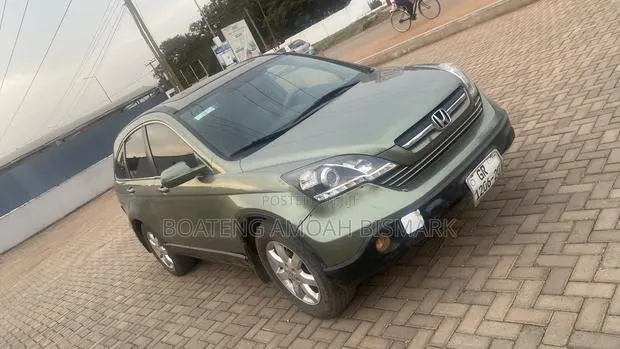 Honda CR-V 2010 Green · Photo 1