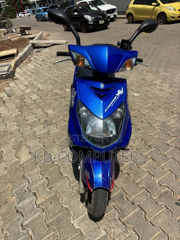Yamaha 2010 Blue · Photo 1