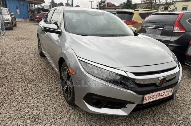 Honda Civic 2017 Silver · Photo 1