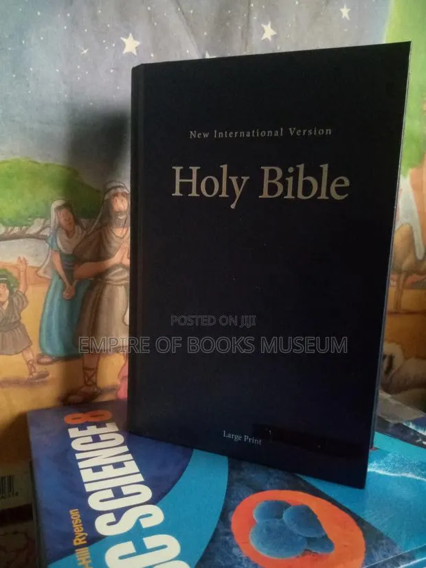 NIV Large Print Black Hardback Bible · Photo 1