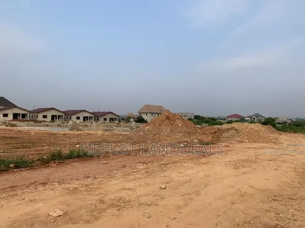 Build Your Dream Home on a Full Plot at Beverly Hills Estate · Photo 1