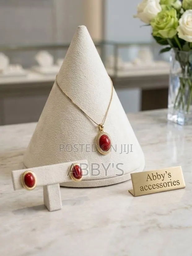 18 Carat Gold Plated 3pcs Jewelry Set-Necklace With Earrings · Photo 1