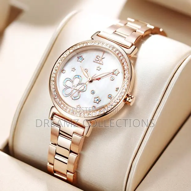 Elegant Stone-Set Floral Watch · Photo 1