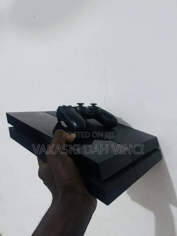 Standard Ps4 Jailbreak With 11 Games for Sale · Photo 1