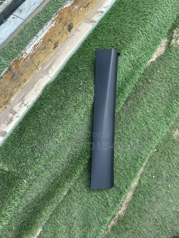 Mitsubishi Outlander 2022 2023 2024 Back Door Moulding Rear · Photo 1