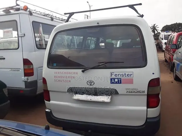 Toyota HiAce 2008 Grey · Photo 1