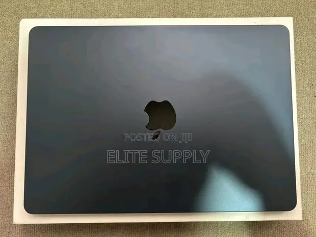 New Laptop Apple MacBook Air 2024 M3 16GB Apple M3 SSD 512GB · Photo 1