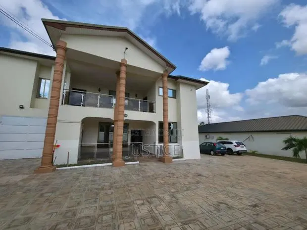 8bdrm Mansion in East Legon, A&C Mall Area for rent · Photo 1