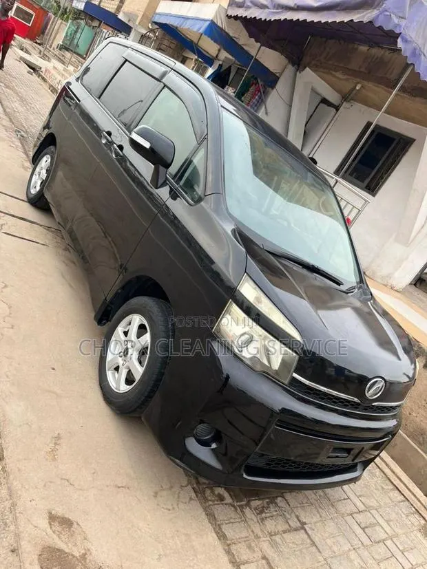 Toyota Voxy 2010 Black · Photo 1