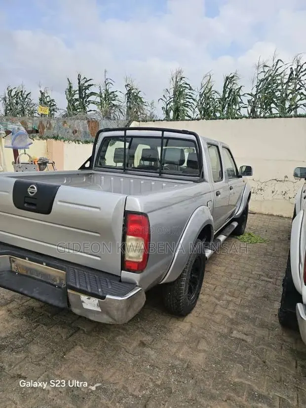 Nissan Hardbody 2009 White