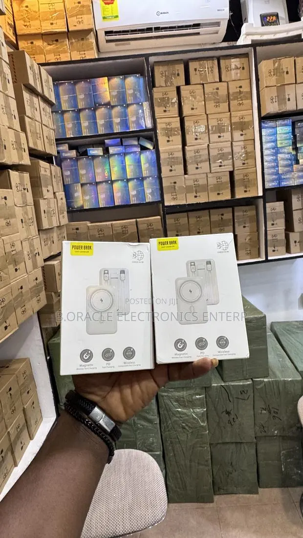 Original Mag Safe Power Bank · Photo 1