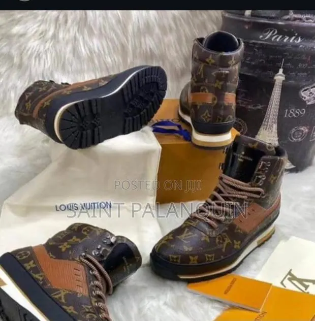 Louis Vuitton Monogram Boot · Photo 1