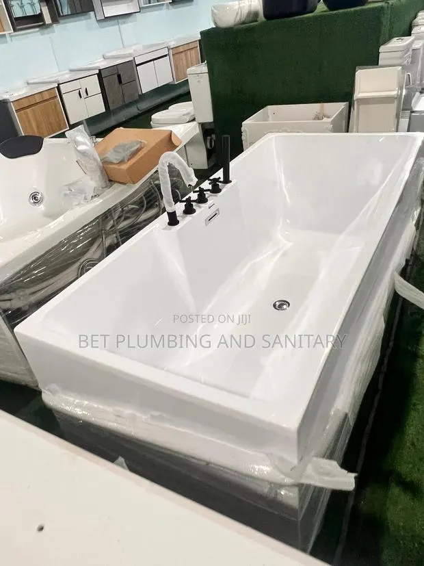 European Jacuzzi Bathtub Complete With Tap_jacuzzi_bathtub · Photo 1